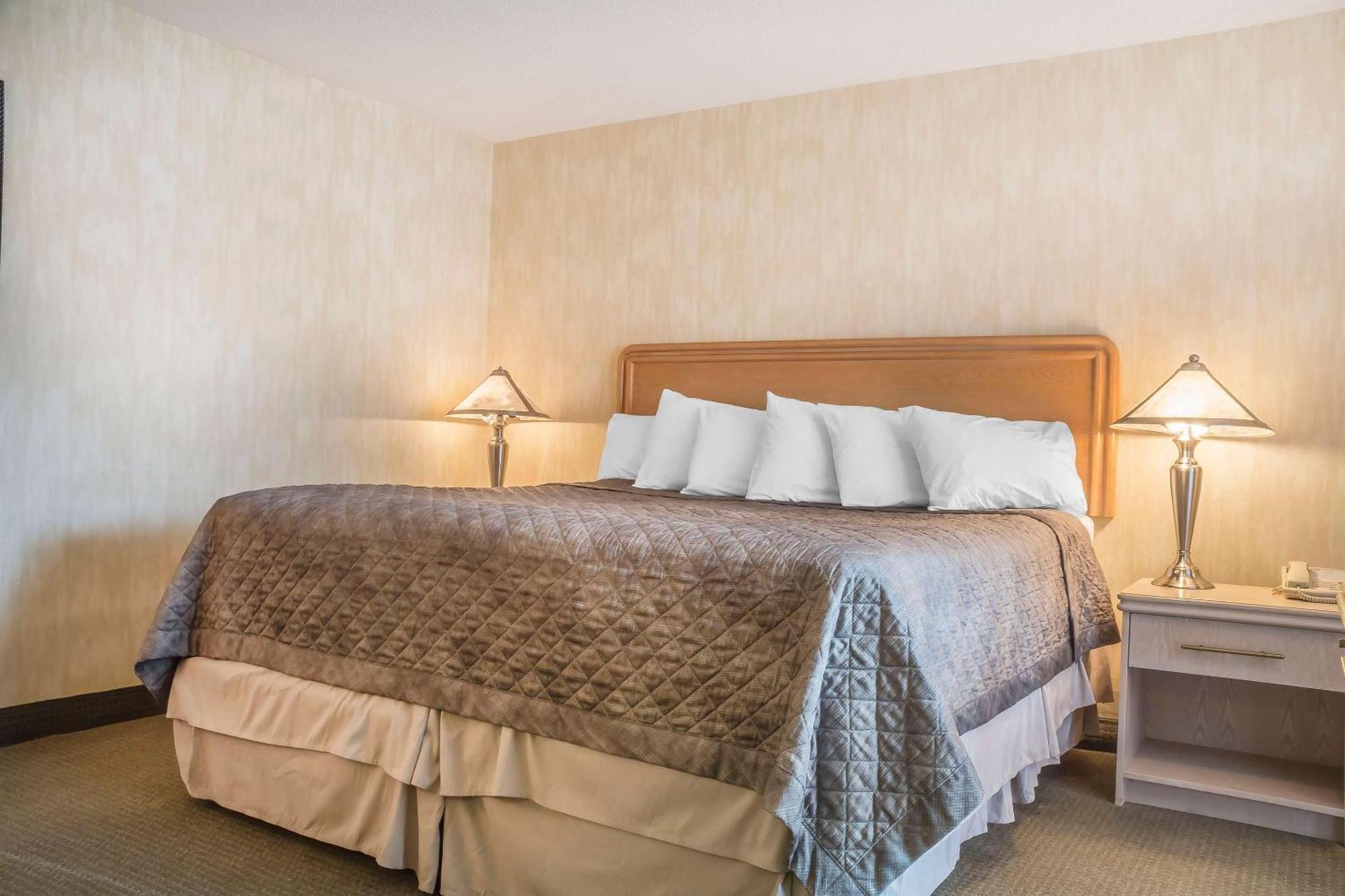 Rodeway Inn Fallsview Niagara Falls Eksteriør billede