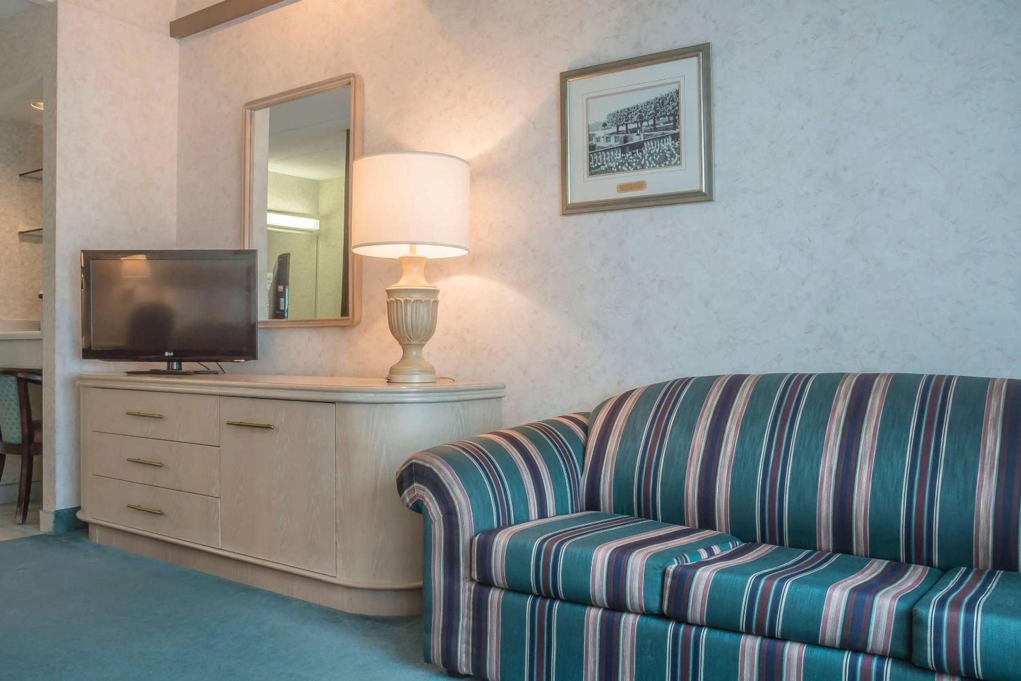Rodeway Inn Fallsview Niagara Falls Eksteriør billede