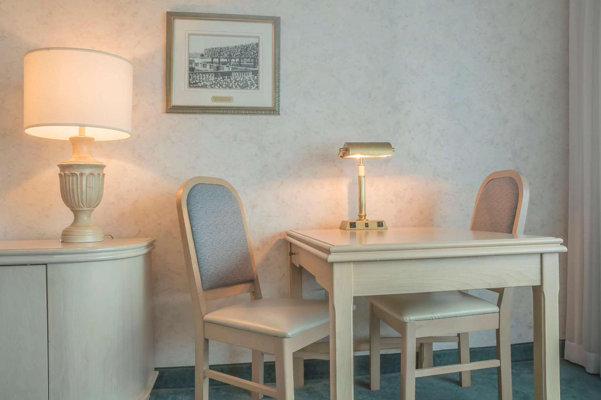 Rodeway Inn Fallsview Niagara Falls Eksteriør billede