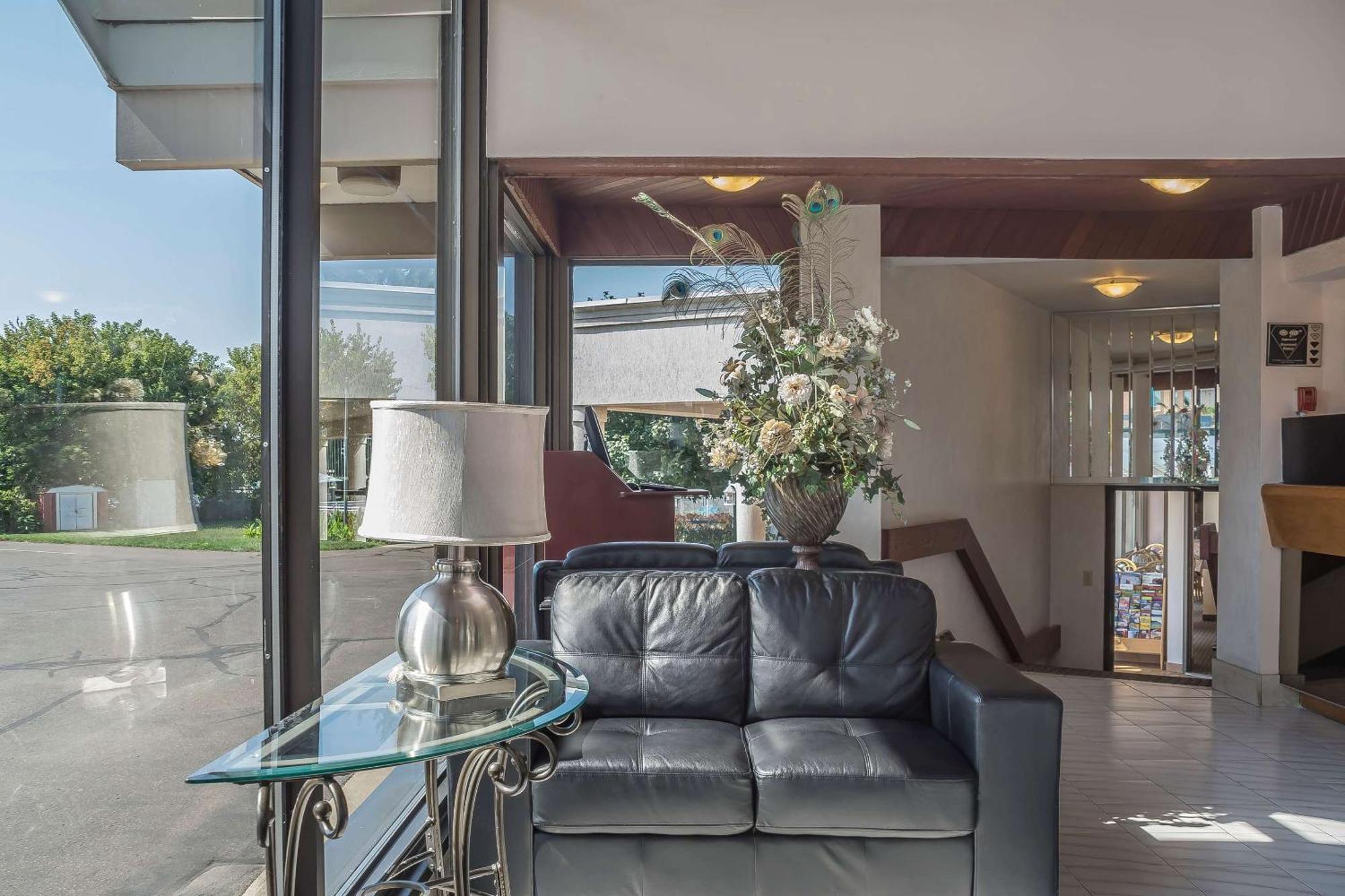 Rodeway Inn Fallsview Niagara Falls Eksteriør billede